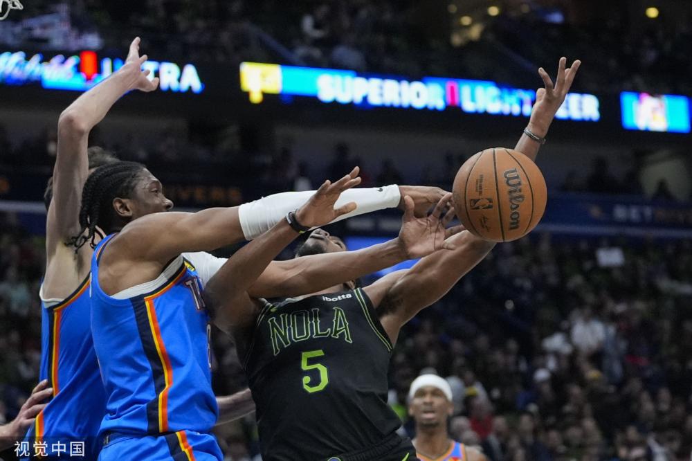 更是对两人 更是对两人